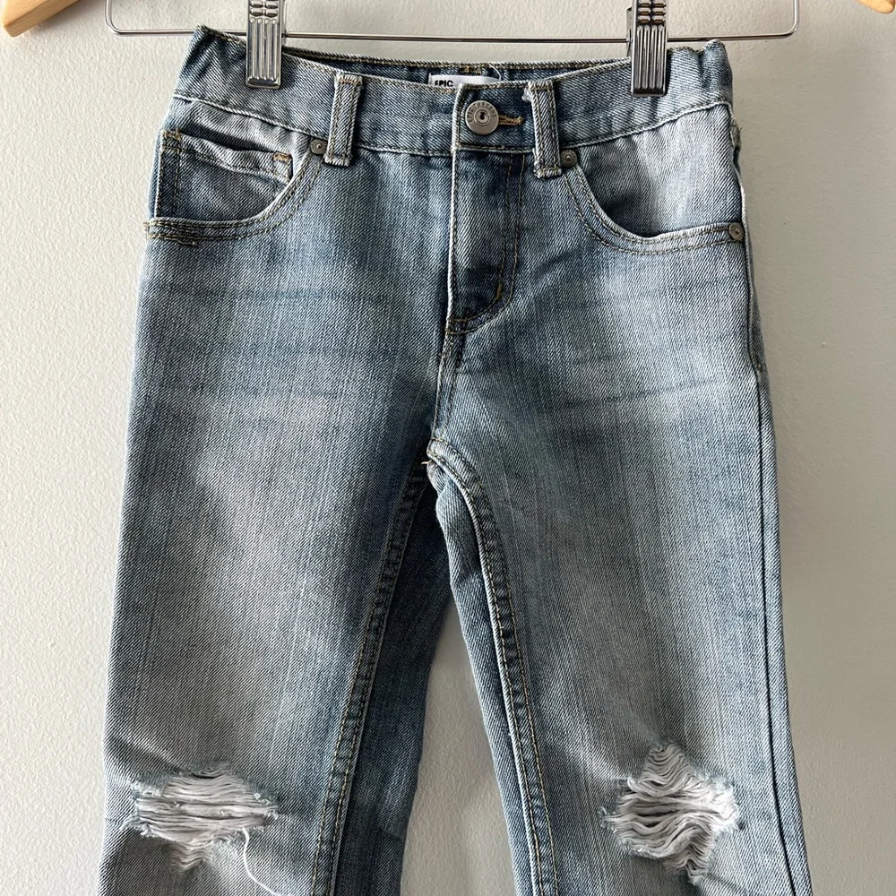Epic Threads straight leg distressed‎ jeans, sz 5, light wash, snap, adjustable